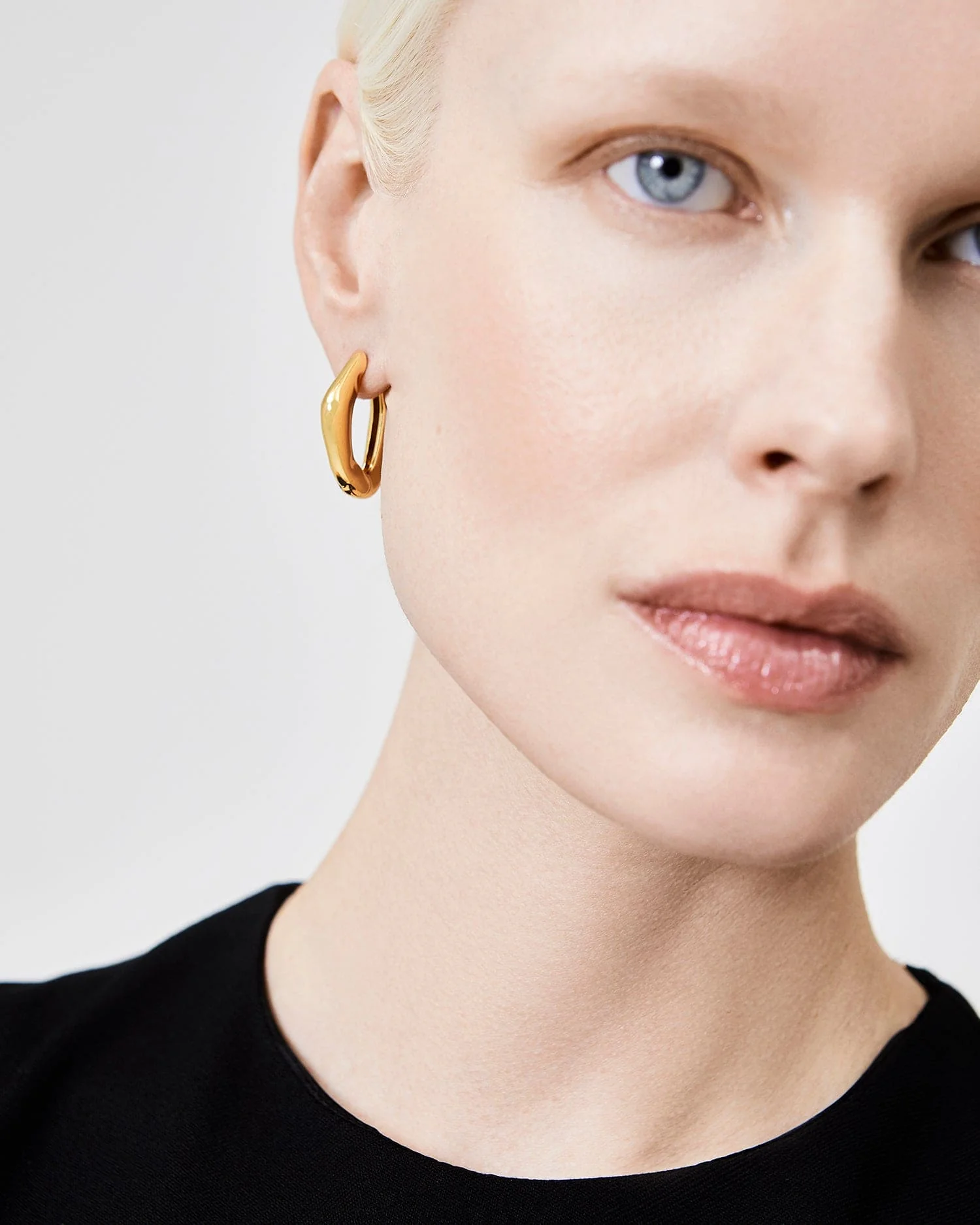The Hoop Earrings - Gold - Image 5