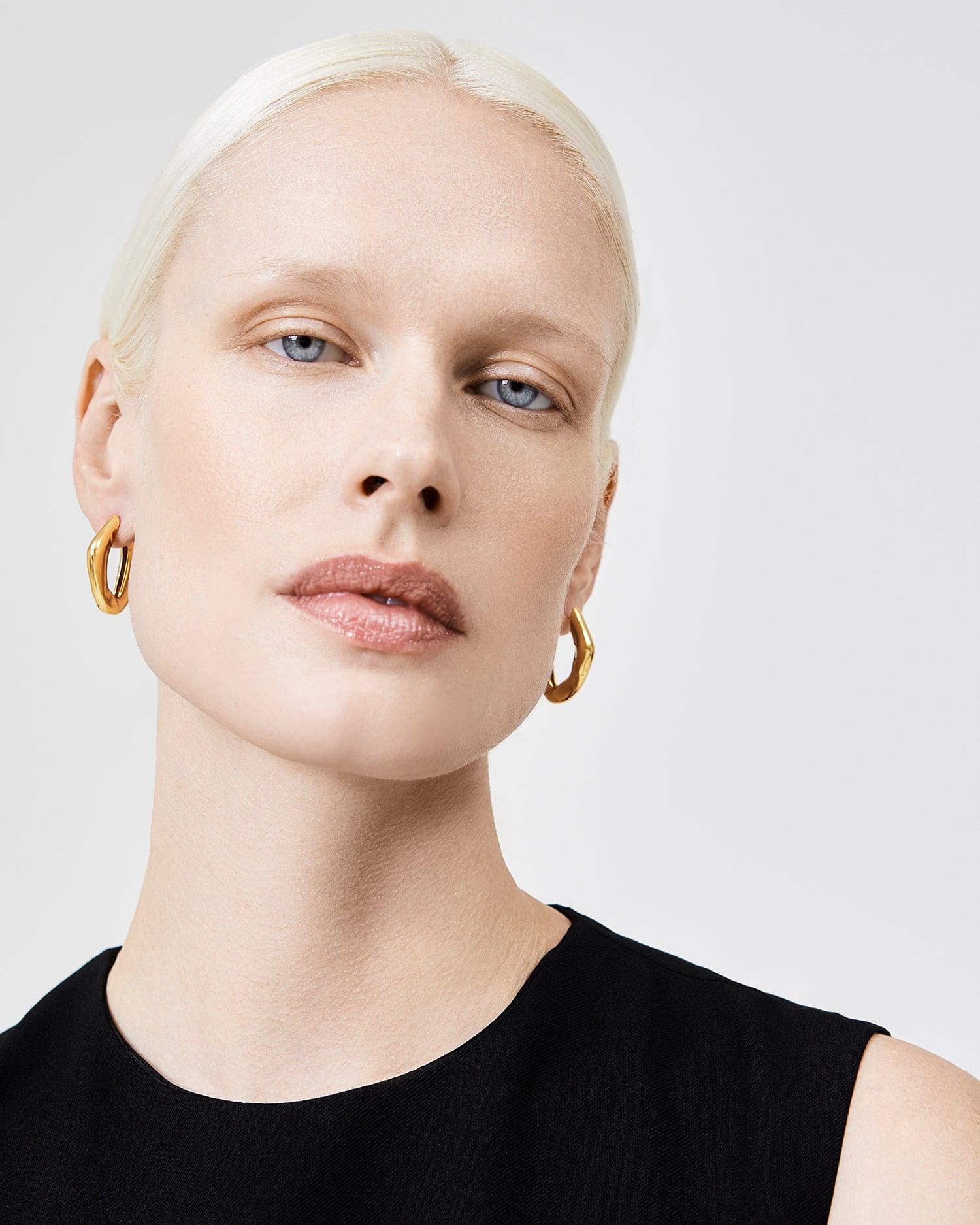 The Hoop Earrings - Gold - Image 6